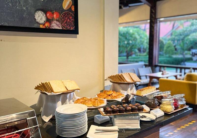 ホテル Grand Istana Rama