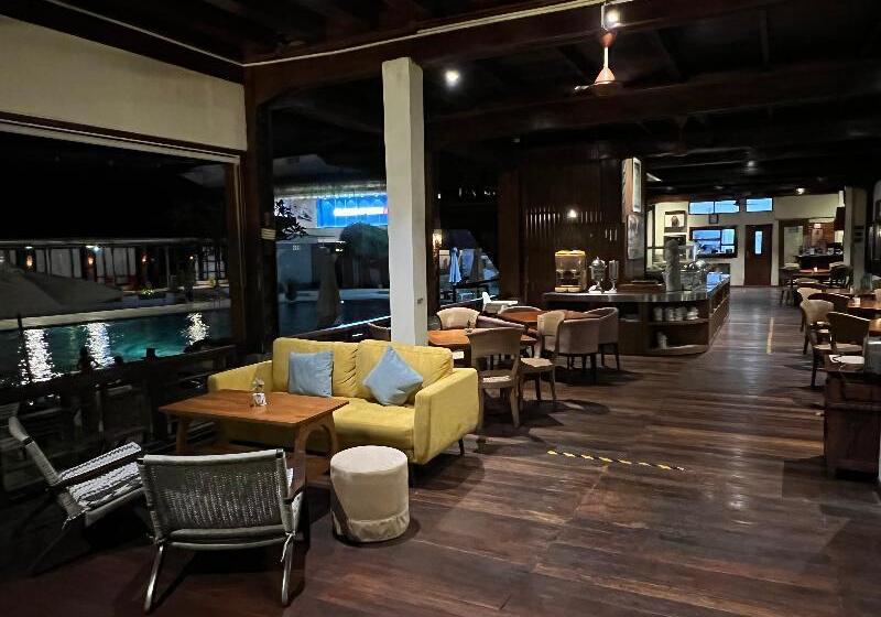 ホテル Grand Istana Rama