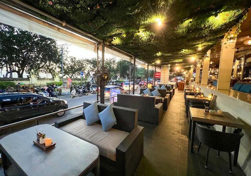 ホテル Grand Istana Rama