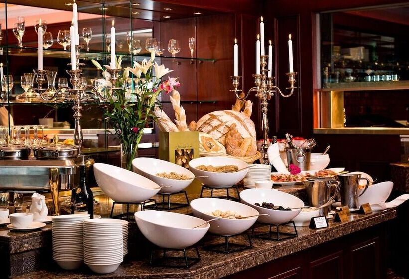 هتل Harvey's Point