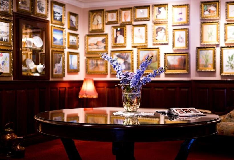 هتل Harvey's Point