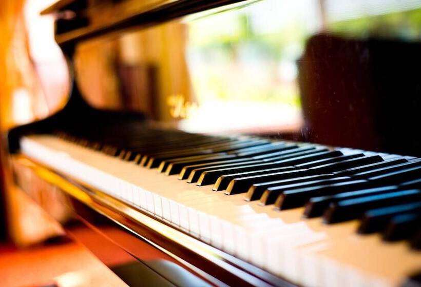 هتل Harvey's Point