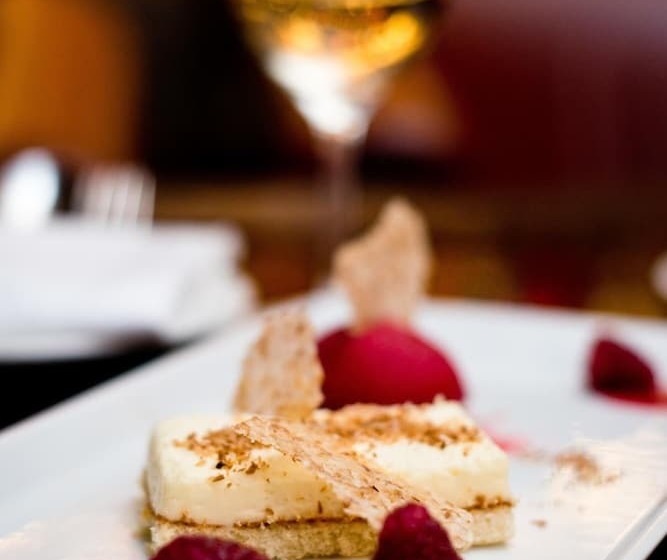 هتل Harvey's Point