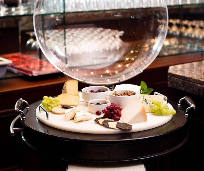 هتل Harvey's Point