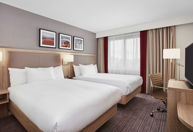 בית מלון כפרי Hilton Garden Inn Dublin City Centre