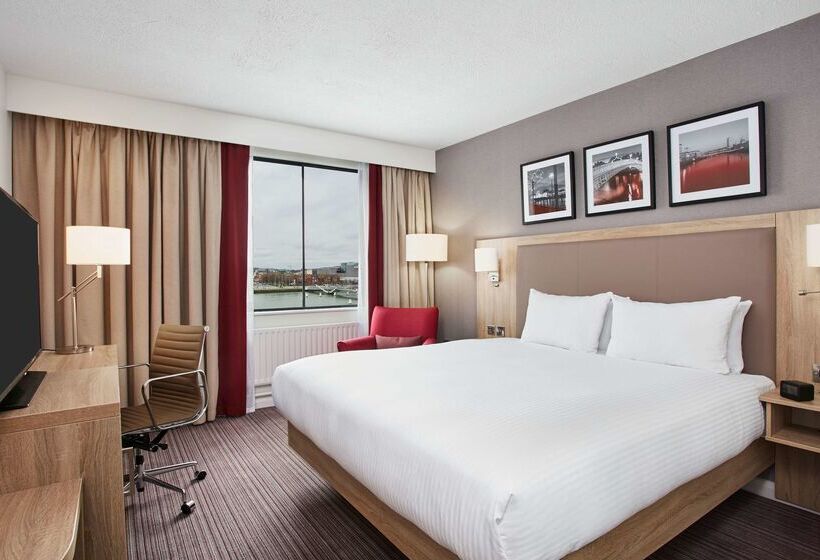 בית מלון כפרי Hilton Garden Inn Dublin City Centre
