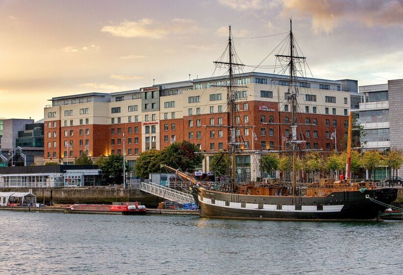 בית מלון כפרי Hilton Garden Inn Dublin City Centre