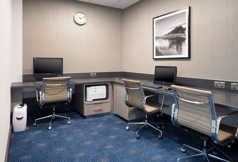 בית מלון כפרי Hilton Garden Inn Dublin City Centre