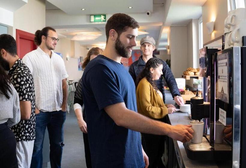 هتل Kinlay Hostel Eyre Square