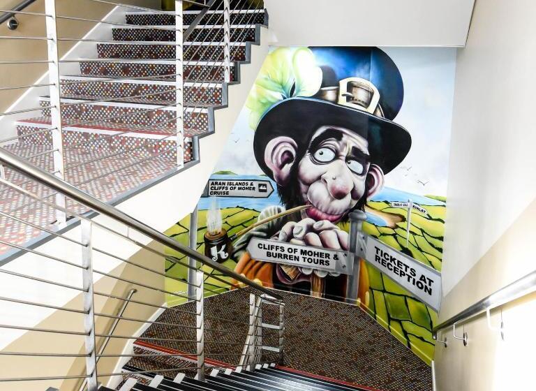 هتل Kinlay Hostel Eyre Square