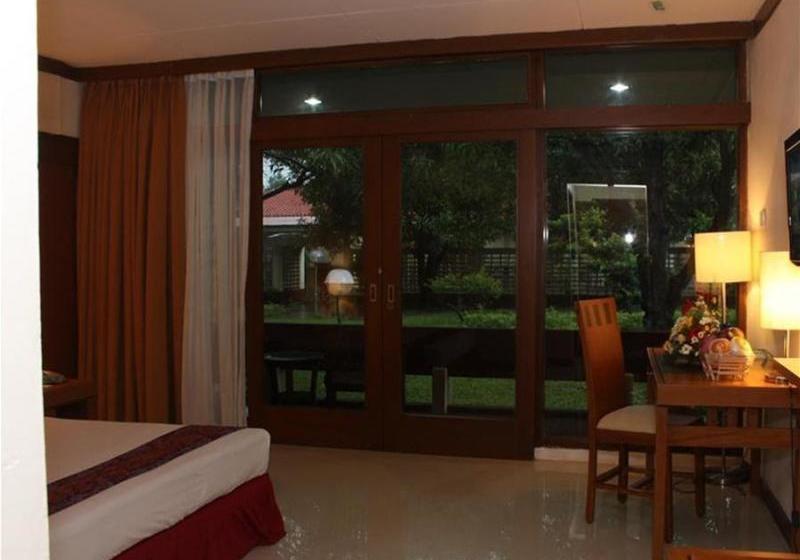 בית מלון כפרי Patra Jasa Cirebon