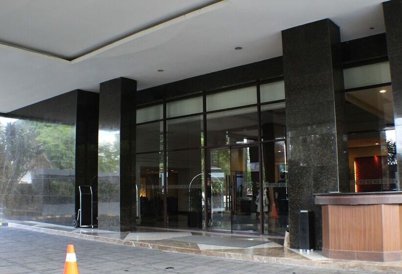 هتل Santika Pandegiling Surabaya
