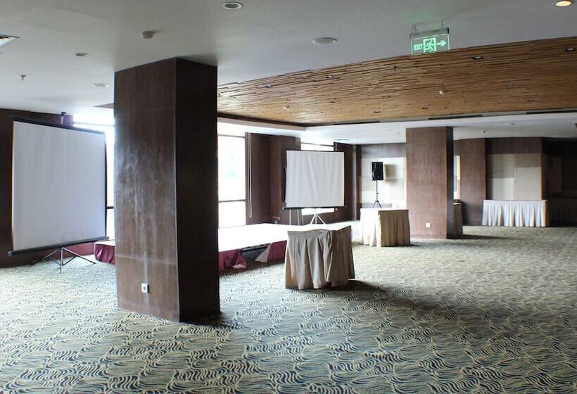 فندق Santika Pandegiling Surabaya