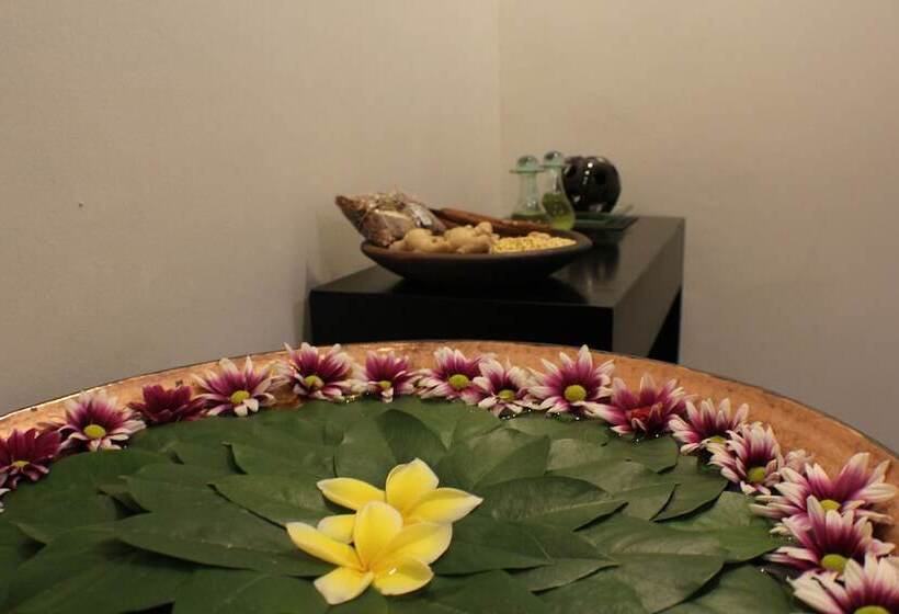 فندق Santika Pandegiling Surabaya