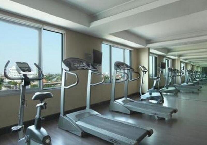 فندق Santika Pandegiling Surabaya