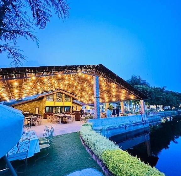 Shikarbadi Hotel   By The Lake Heritage By Hrh Group Of Hotels