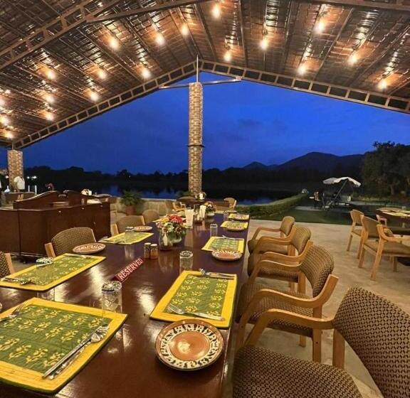 Shikarbadi Hotel   By The Lake Heritage By Hrh Group Of Hotels