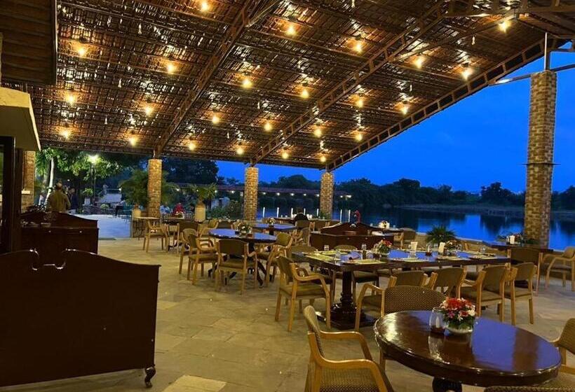 Shikarbadi Hotel   By The Lake Heritage By Hrh Group Of Hotels