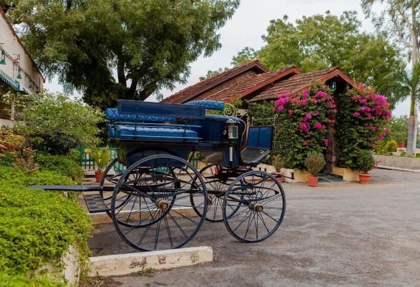 Shikarbadi Hotel   By The Lake Heritage By Hrh Group Of Hotels