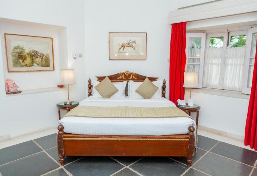 Shikarbadi Hotel   By The Lake Heritage By Hrh Group Of Hotels