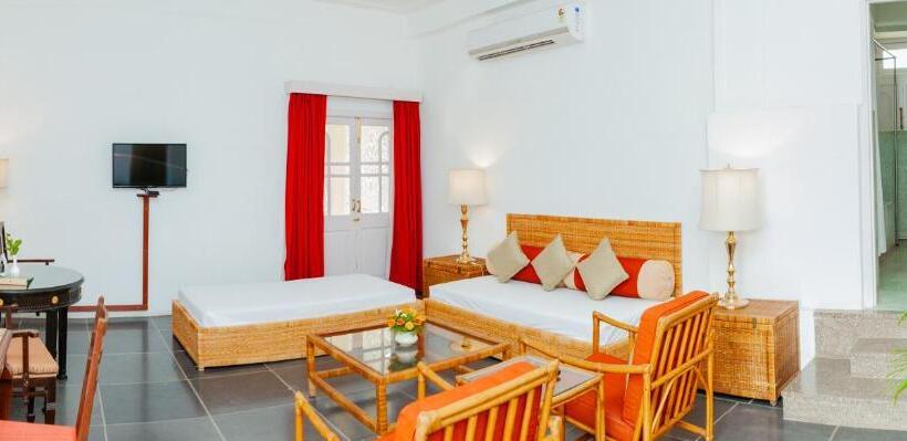 Shikarbadi Hotel   By The Lake Heritage By Hrh Group Of Hotels