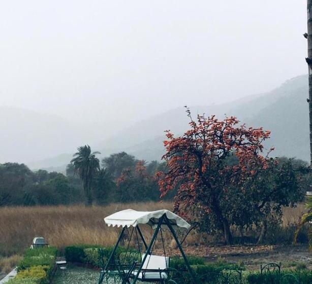 Shikarbadi Hotel   By The Lake Heritage By Hrh Group Of Hotels