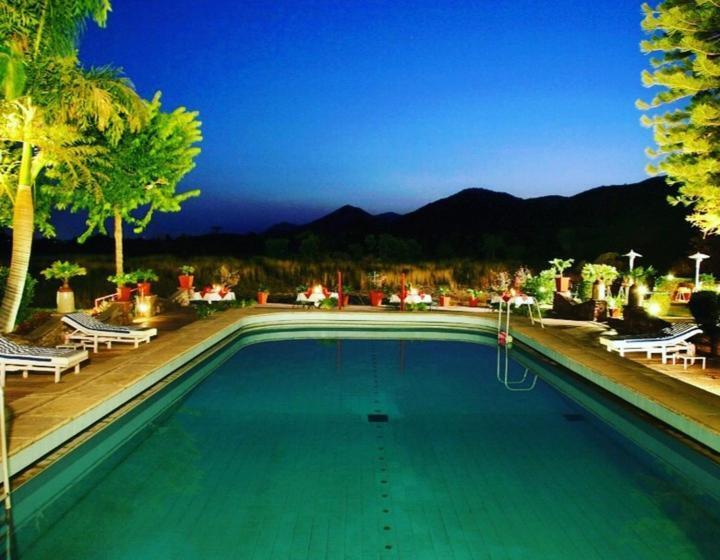 Shikarbadi Hotel   By The Lake Heritage By Hrh Group Of Hotels