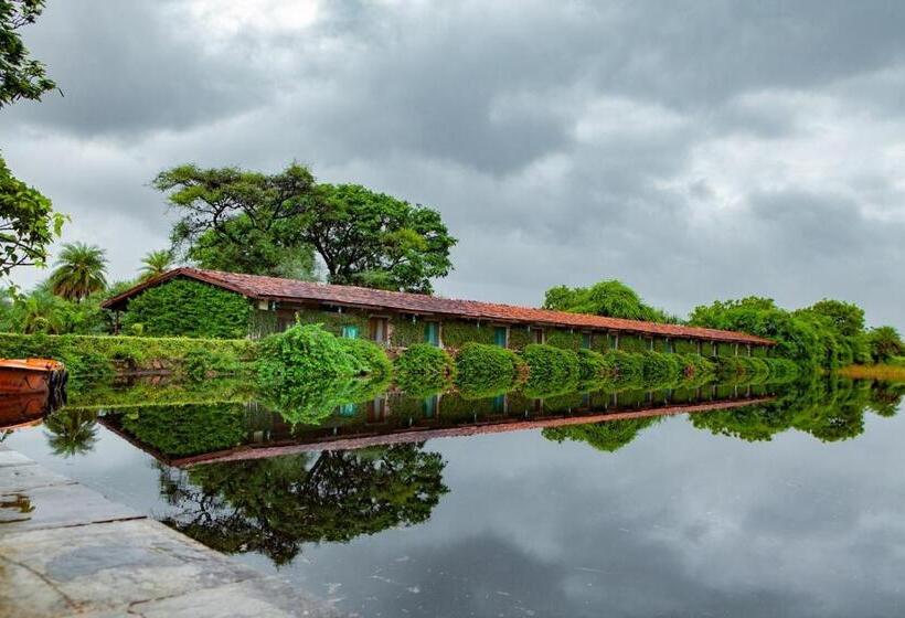 Shikarbadi Hotel   By The Lake Heritage By Hrh Group Of Hotels