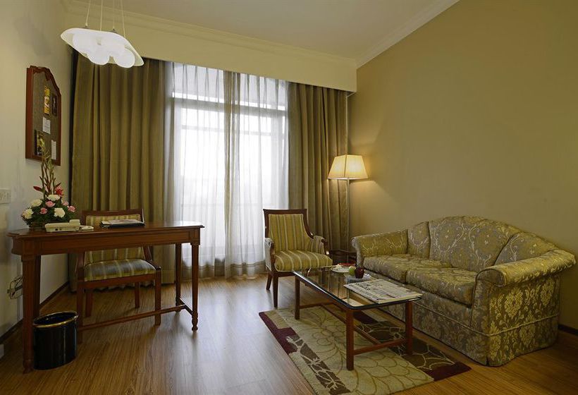 Отель Sun-n-Sand Pune