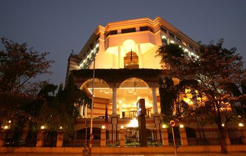 Отель Sun-n-Sand Pune