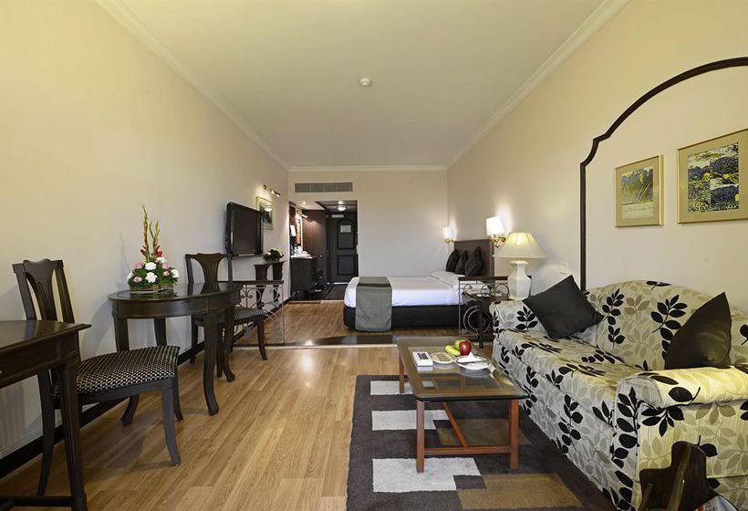 Отель Sun-n-Sand Pune