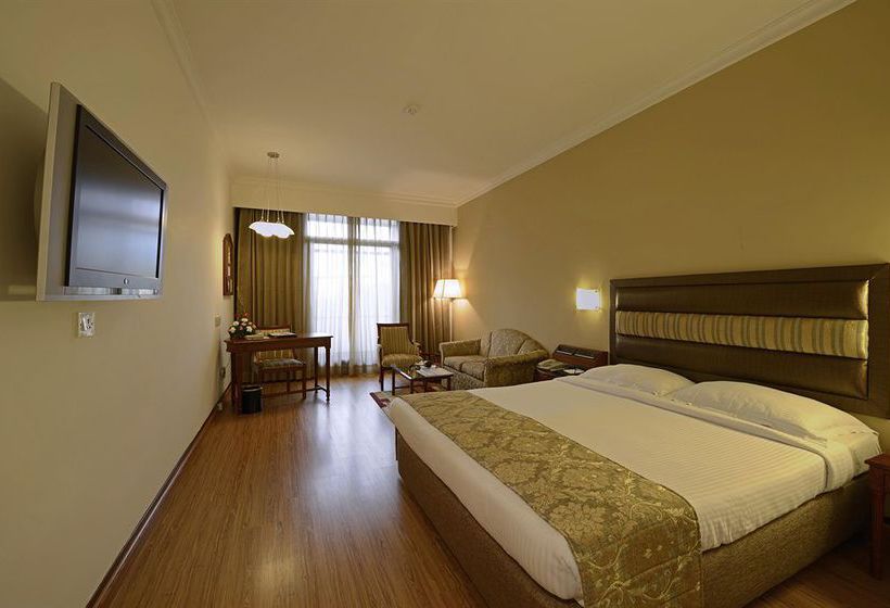 Отель Sun-n-Sand Pune