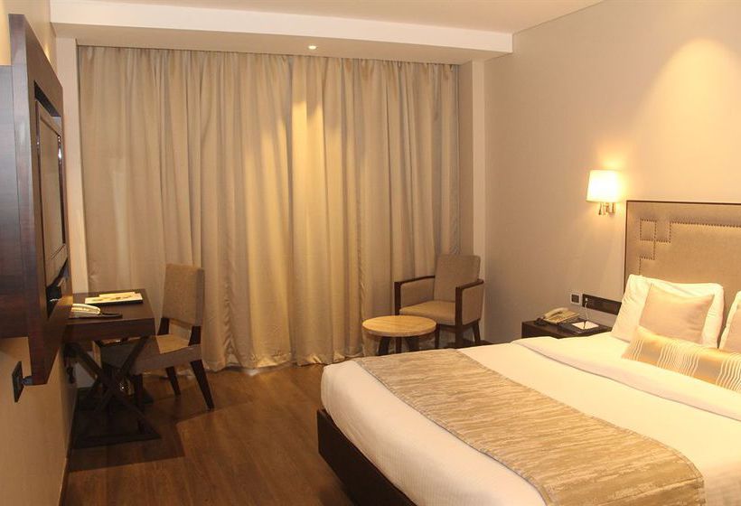 Отель Sun-n-Sand Pune