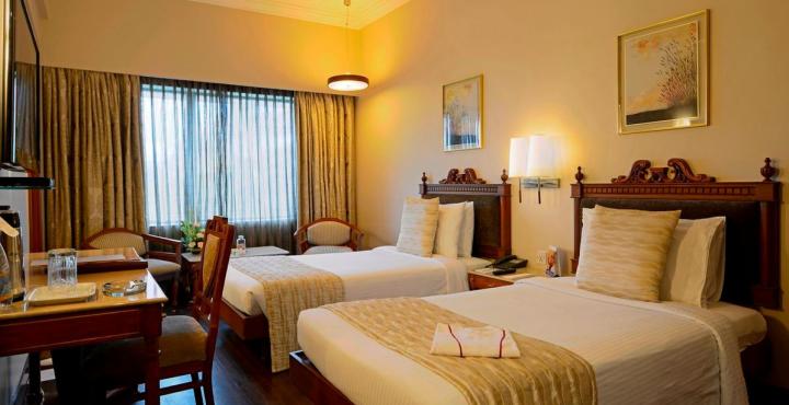 Отель Sun-n-Sand Pune