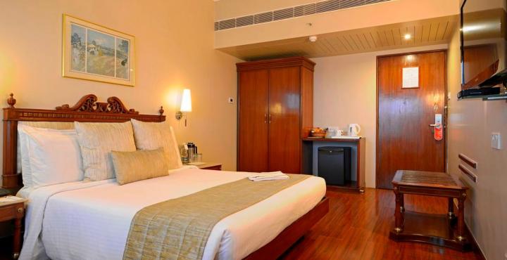 Отель Sun-n-Sand Pune