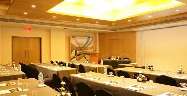 Отель Sun-n-Sand Pune