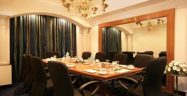 Отель Sun-n-Sand Pune