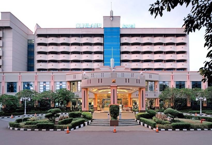 호텔 Sunlake Waterfront Resort & Convention