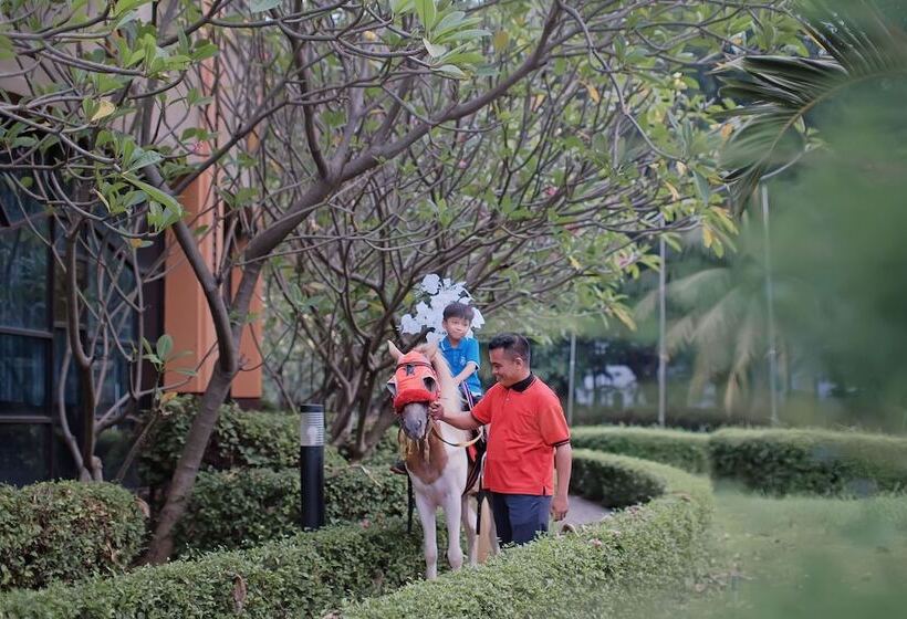 호텔 Sunlake Waterfront Resort & Convention