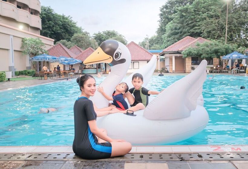 호텔 Sunlake Waterfront Resort & Convention