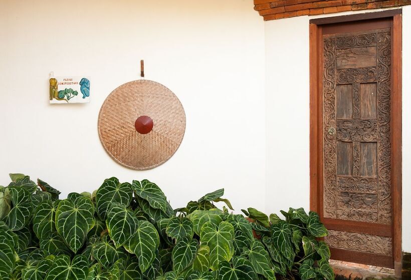 בית מלון כפרי Tandjung Sari