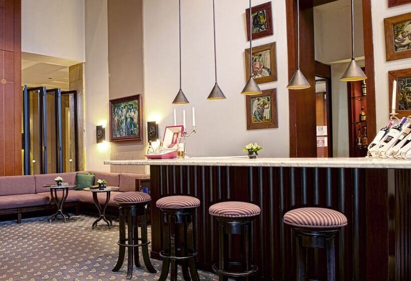 Отель The Dharmawangsa Jakarta