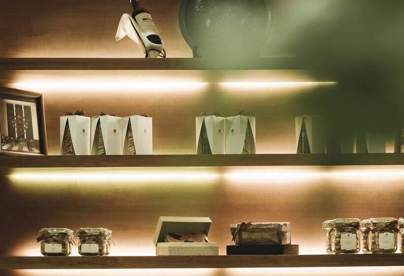 Отель The Dharmawangsa Jakarta