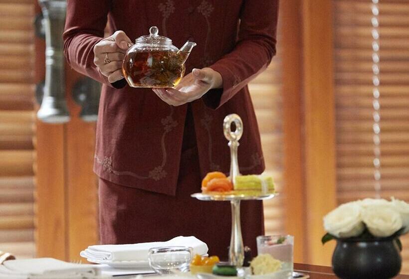 Отель The Dharmawangsa Jakarta