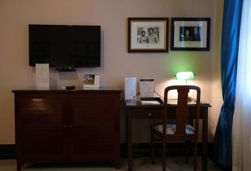 Отель The Elgin Fairlawn Kolkata