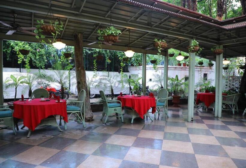 Отель The Elgin Fairlawn Kolkata