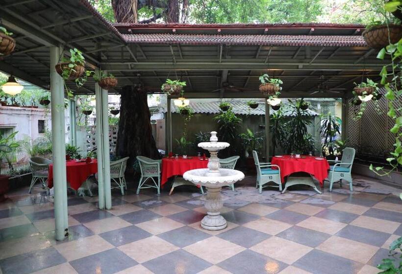 Отель The Elgin Fairlawn Kolkata