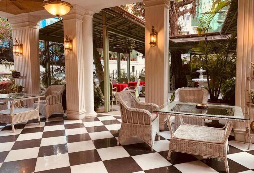 Отель The Elgin Fairlawn Kolkata