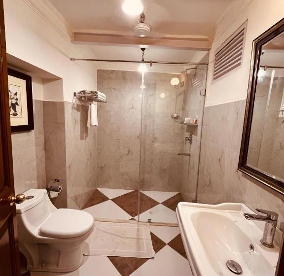 Отель The Elgin Fairlawn Kolkata