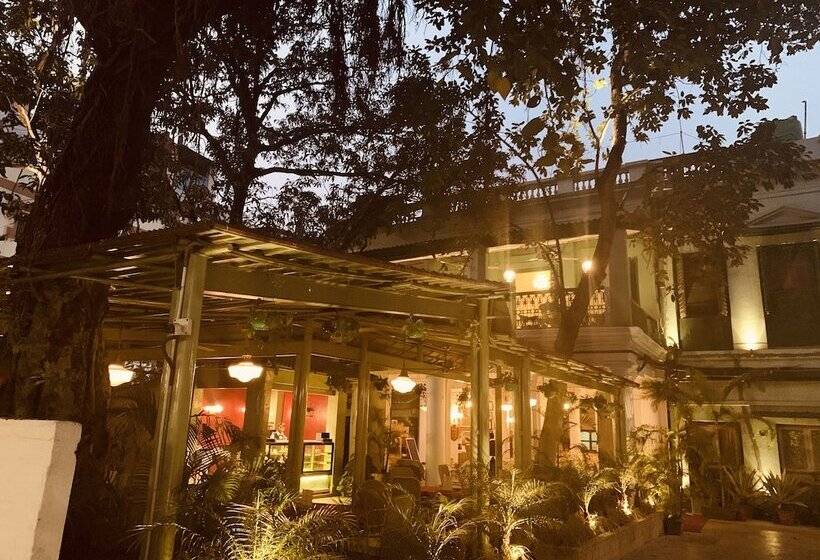 Отель The Elgin Fairlawn Kolkata